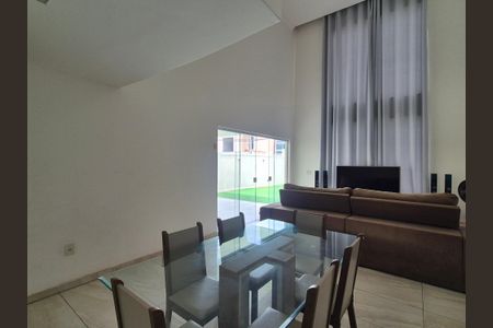 Sala  de casa de condomínio à venda com 3 quartos, 190m² em Vargem Pequena, Rio de Janeiro