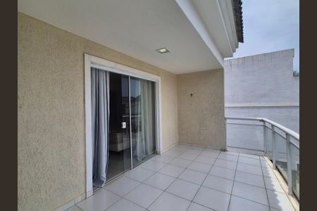 Casa de condomínio à venda com 190m², 3 quartos e 2 vagas Casa de condomínio à venda com 190m², 3 quartos e 2 vagasVaranda suíte 2