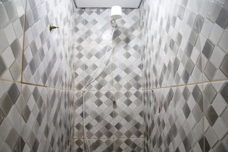 Banheiro Social de kitnet/studio para alugar com 1 quarto, 25m² em Jardim Adriana, Guarulhos