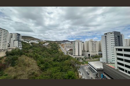 Apartamento para alugar com 70m², 2 quartos e 2 vagasVista