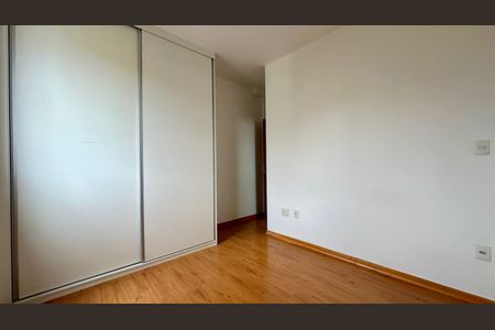 Apartamento para alugar com 70m², 2 quartos e 2 vagasQuarto 
