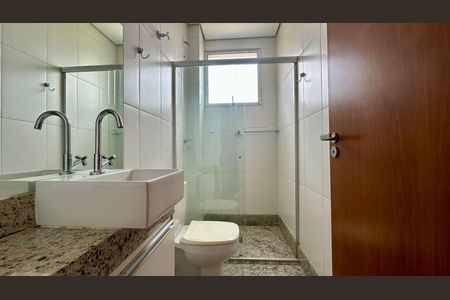 Apartamento para alugar com 70m², 2 quartos e 2 vagasBanheiro 