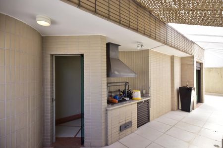 Apartamento à venda com 330m², 4 quartos e 5 vagasCobertura