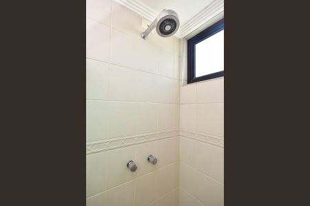 Apartamento à venda com 330m², 4 quartos e 5 vagasChuveiro do Banheiro da Suíte 2