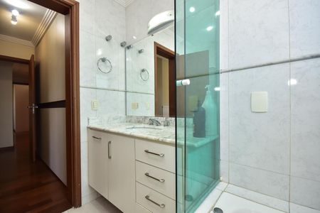 Apartamento à venda com 330m², 4 quartos e 5 vagasBanheiro da Suíte  3