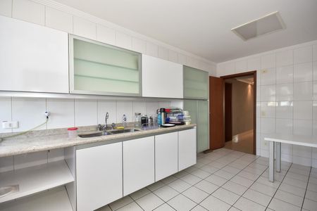 Apartamento à venda com 330m², 4 quartos e 5 vagasCozinha