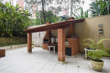 Apartamento à venda com 330m², 4 quartos e 5 vagas Apartamento à venda com 330m², 4 quartos e 5 vagasChurrasqueira