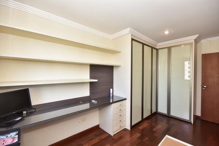 Apartamento à venda com 330m², 4 quartos e 5 vagasSuíte 2