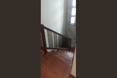 Casa à venda com 343m², 5 quartos e 5 vagas Casa à venda com 343m², 5 quartos e 5 vagasescada