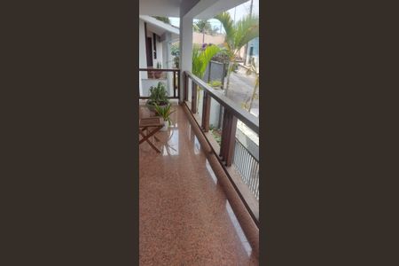 Casa à venda com 343m², 5 quartos e 5 vagas Casa à venda com 343m², 5 quartos e 5 vagasvaranda