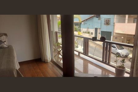 Casa à venda com 343m², 5 quartos e 5 vagas Casa à venda com 343m², 5 quartos e 5 vagasvaranda