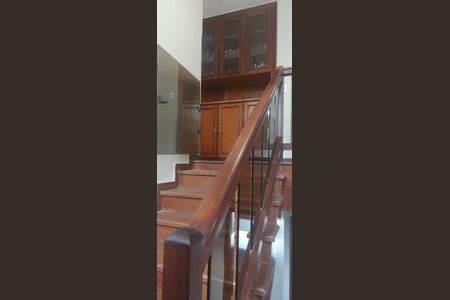 Casa à venda com 343m², 5 quartos e 5 vagas Casa à venda com 343m², 5 quartos e 5 vagasescada