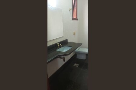 Casa à venda com 343m², 5 quartos e 5 vagas Casa à venda com 343m², 5 quartos e 5 vagasLavabo