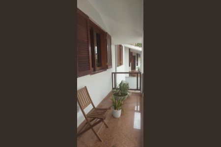 Casa à venda com 343m², 5 quartos e 5 vagas Casa à venda com 343m², 5 quartos e 5 vagasvaranda