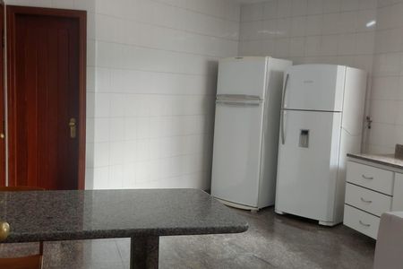 Casa à venda com 343m², 5 quartos e 5 vagas Casa à venda com 343m², 5 quartos e 5 vagascozinha