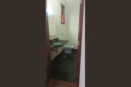 Casa à venda com 343m², 5 quartos e 5 vagas Casa à venda com 343m², 5 quartos e 5 vagasLavabo