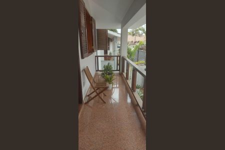 Casa à venda com 343m², 5 quartos e 5 vagas Casa à venda com 343m², 5 quartos e 5 vagasvaranda