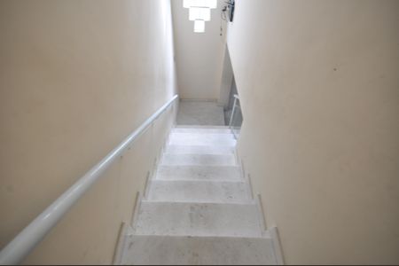 Casa à venda com 250m², 5 quartos e 2 vagasEscada