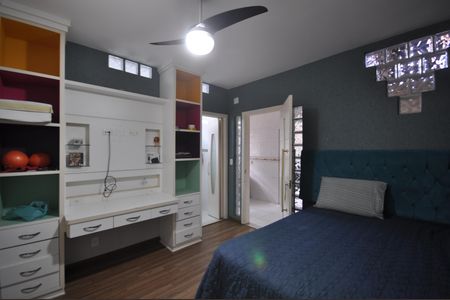 Casa à venda com 250m², 5 quartos e 2 vagasQuarto Suíte 2