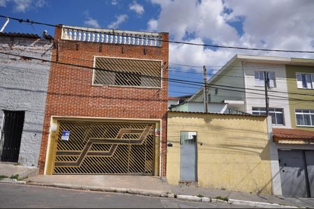 Casa à venda com 250m², 5 quartos e 2 vagas Casa à venda com 250m², 5 quartos e 2 vagasFachada