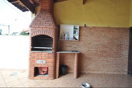 Casa à venda com 250m², 5 quartos e 2 vagasChurrasqueira