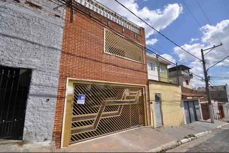 Casa à venda com 250m², 5 quartos e 2 vagas Casa à venda com 250m², 5 quartos e 2 vagasFachada