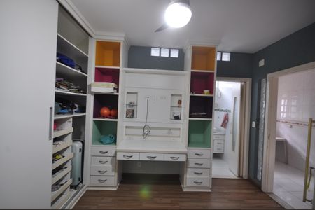 Casa à venda com 250m², 5 quartos e 2 vagasQuarto Suíte 2