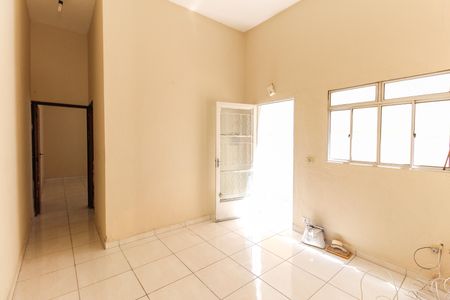 Casa para alugar com 70m², 2 quartos e sem vaga Casa para alugar com 70m², 2 quartos e sem vagaSala