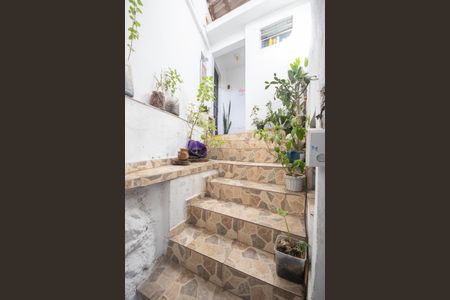 Casa à venda com 200m², 2 quartos e sem vaga Casa à venda com 200m², 2 quartos e sem vagaEscada