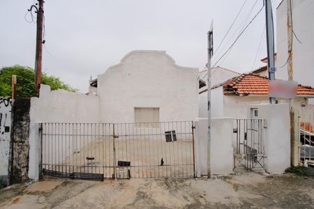Casa para alugar com 100m², 2 quartos e 2 vagasFachada