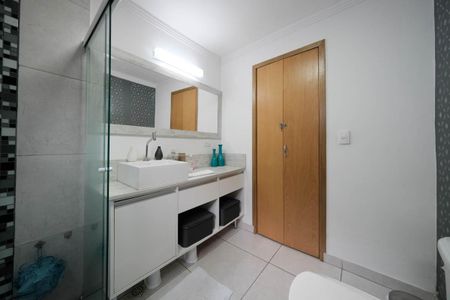 Casa à venda com 198m², 4 quartos e 2 vagasBanheiro Social 2