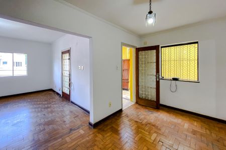 Casa para alugar com 256m², 3 quartos e 2 vagas Casa para alugar com 256m², 3 quartos e 2 vagasSala