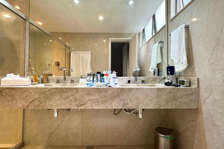 Apartamento à venda com 137m², 3 quartos e 1 vaga Apartamento à venda com 137m², 3 quartos e 1 vagaBanheiro da Suíte 1