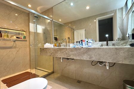 Apartamento à venda com 137m², 3 quartos e 1 vaga Apartamento à venda com 137m², 3 quartos e 1 vagaBanheiro da Suíte 1