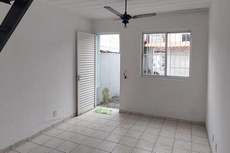 Casa para alugar com 60m², 2 quartos e 2 vagasSala