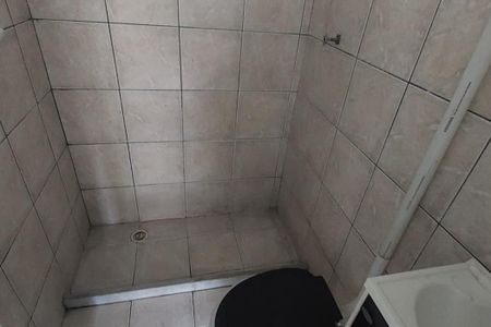 Banheiro de casa para alugar com 2 quartos, 60m² em Chácaras Arcampo, Duque de Caxias