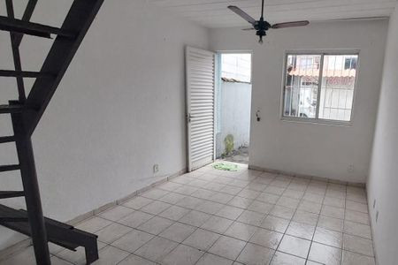 Sala de casa para alugar com 2 quartos, 60m² em Chácaras Arcampo, Duque de Caxias