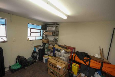 Casa à venda com 180m², 2 quartos e 2 vagasQuarto de Serviço