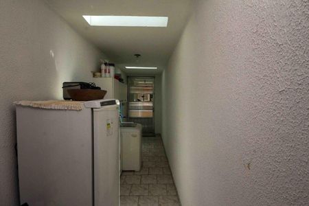 Casa à venda com 180m², 2 quartos e 2 vagasCorredor  Lateral