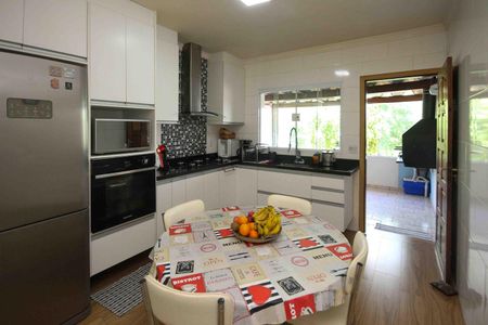 Casa à venda com 180m², 2 quartos e 2 vagasCozinha