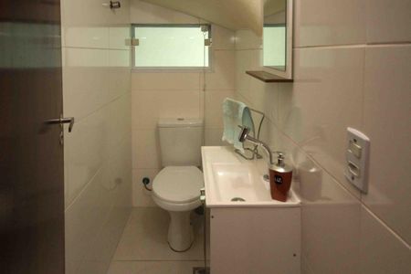 Casa à venda com 180m², 2 quartos e 2 vagasLavabo