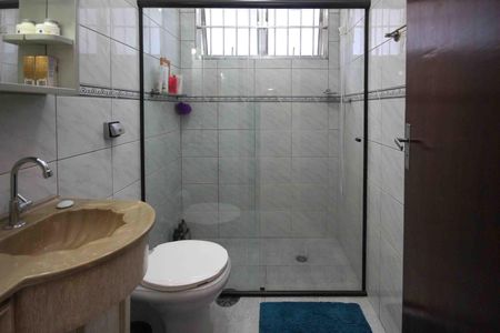 Casa à venda com 180m², 2 quartos e 2 vagasBanheiro