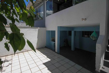 Casa à venda com 180m², 2 quartos e 2 vagasQuintal