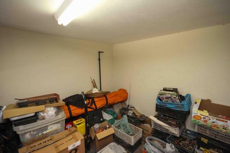 Casa à venda com 180m², 2 quartos e 2 vagasQuarto de Serviço