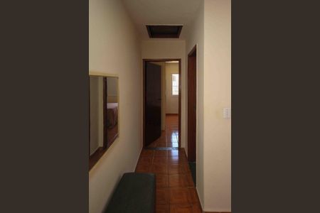 Casa à venda com 180m², 2 quartos e 2 vagasCorredor