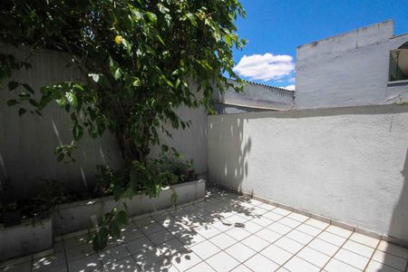 Casa à venda com 180m², 2 quartos e 2 vagasQuintal