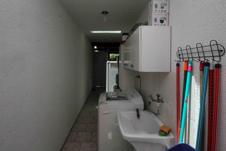 Casa à venda com 180m², 2 quartos e 2 vagasCorredor  Lateral