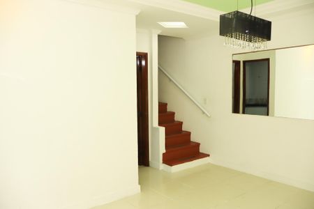 Sala de casa de condomínio para alugar com 4 quartos, 200m² em Stella Maris, Salvador