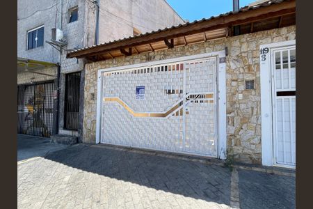 Casa à venda com 100m², 3 quartos e 2 vagas Casa à venda com 100m², 3 quartos e 2 vagasFachada