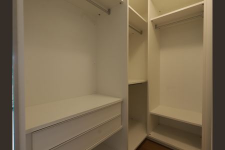 Apartamento à venda com 140m², 2 quartos e 3 vagasCloset da suíte 1